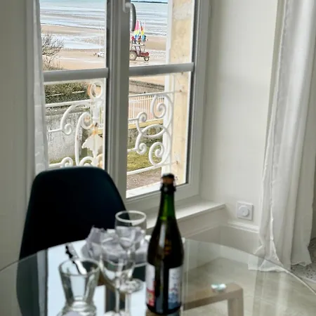 Sunny Apt On D-Day Beach With Parking Saint-Come-de-Fresne Exterior photo