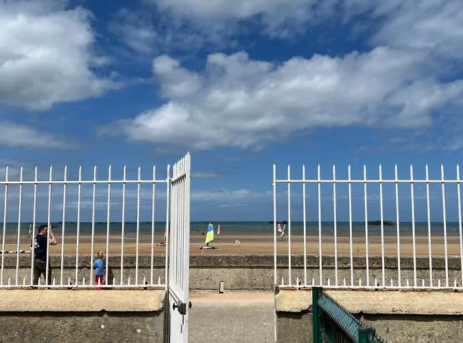 Sunny Apt On D-Day Beach With Parking