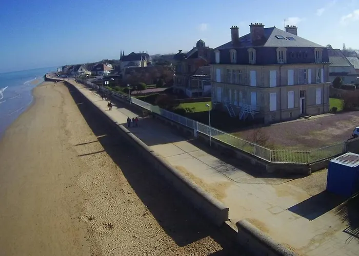 Sunny Apt On D-Day Beach With Parking