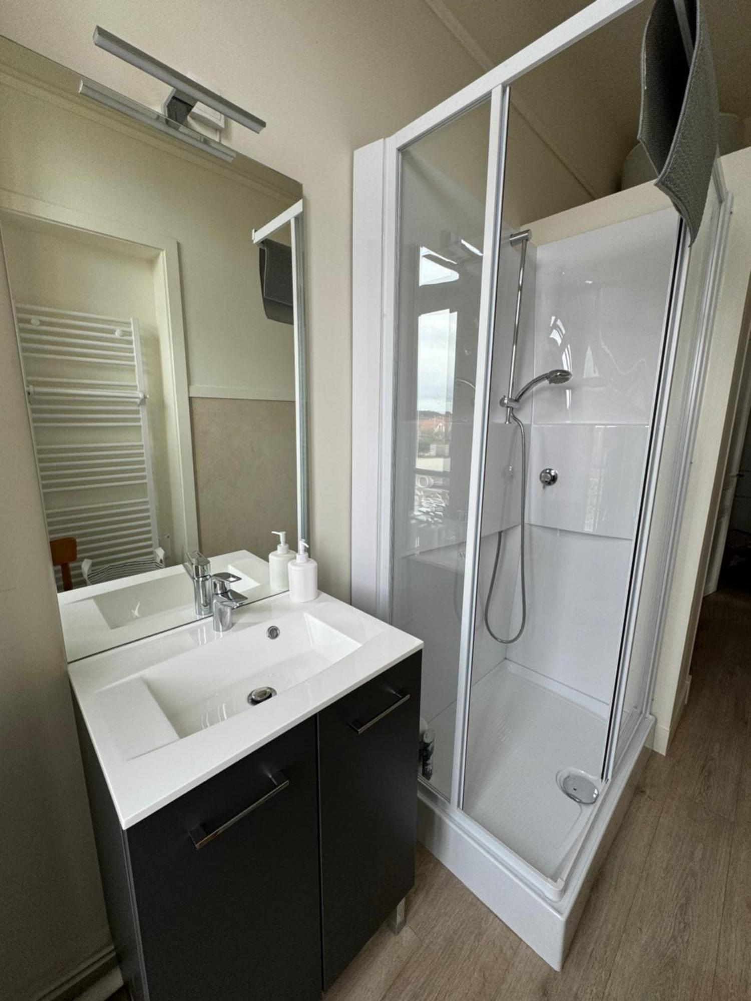 Apartment Sunny On D-day With Parking Saint-Come-de-Fresne
